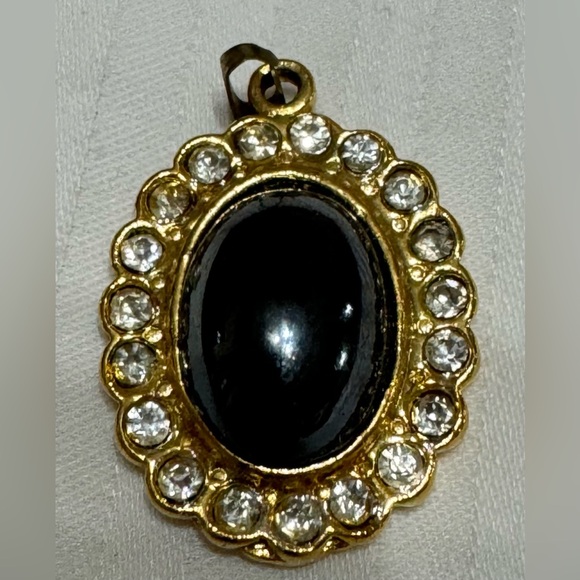 Black pearl style pendant, and earrings - Picture 4 of 4